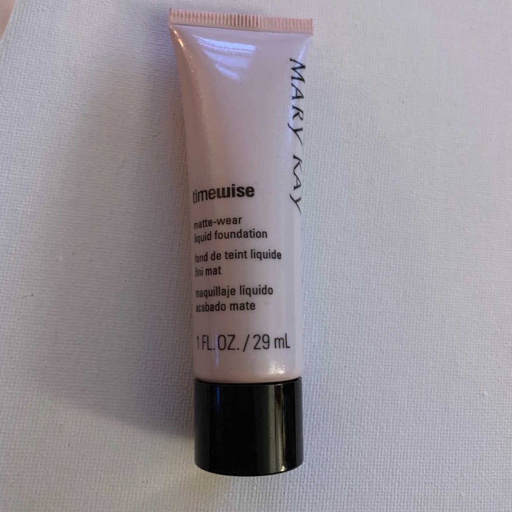 MARY KAY Bronze 7 Matte Wear liquid foundation in